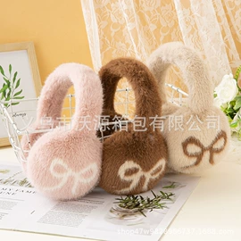 围巾;成人帽;女士斜挎包