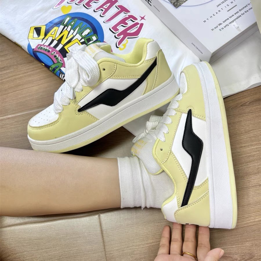 2026 otoño nuevo retro zapatos de pan de suela gruesa zapatos casuales zapatos de skate de moda femenina coreana estilo académico versátil zapatos blancos