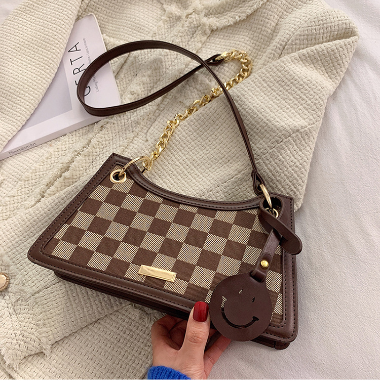 Fashion One-shoulder Messenger Bag Autumn And Winter Checkerboard Chain Baguette Bag display picture 12