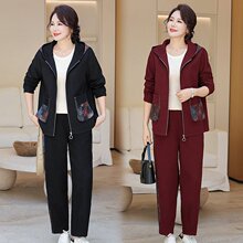 妈妈秋装灯芯绒运动套装新款洋气老年春秋女装外套休闲上衣两件套