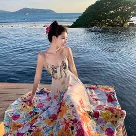马尔代夫波西米亚风海边度假连衣裙仙女气质彩色碎花高腰吊带长裙