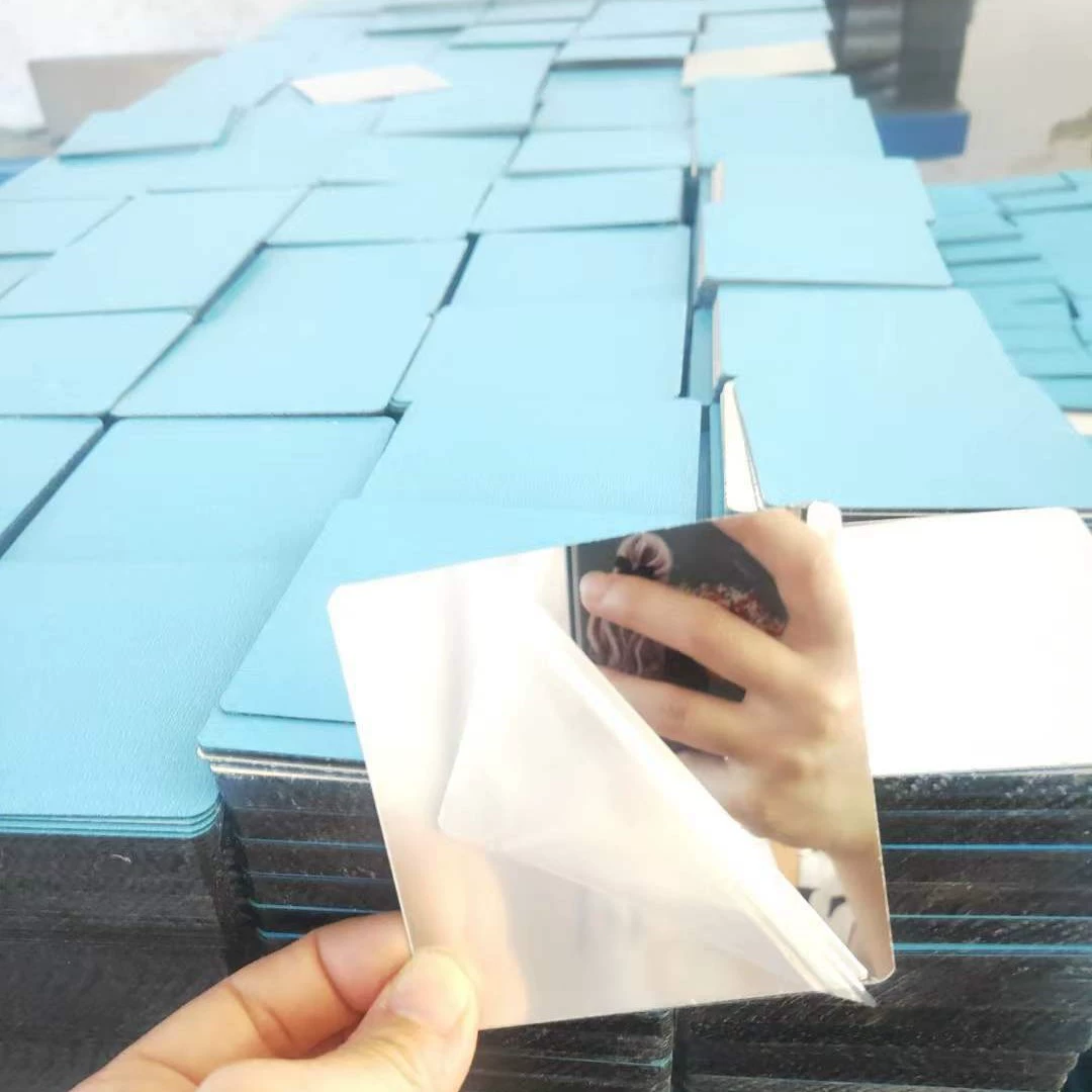 Производители косметических зеркал изготавливают акриловые линзы с клеем, двусторонние линзы, полупрозрачные зеркала из ПС и зеркала из ПК для шитья.