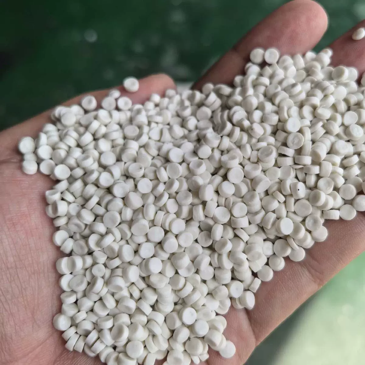 Polywood供应商级HDPE白色再生颗粒 户外家具 100%可回收抗UV材料