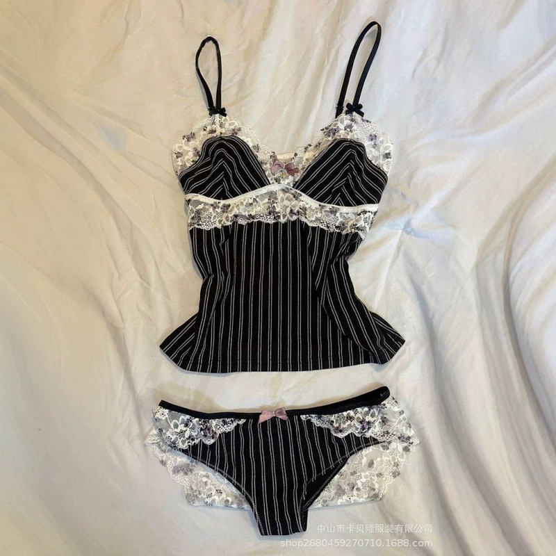 Purely alluring striped lace trim camisole set with thin straps and bow detail, slim-fit tank top + matching shorts