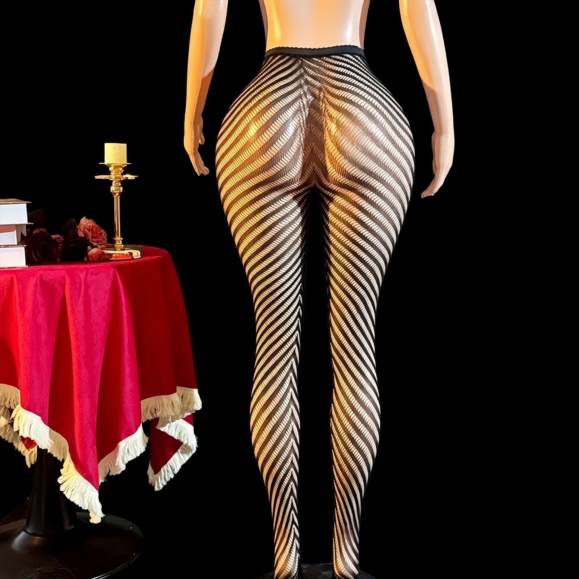 Yue mariposa amor fábrica de calcetines al por mayor Europa y los Estados Unidos a rayas transfronterizas pantalones jacquard calcetines mujeres amor sexy WK105