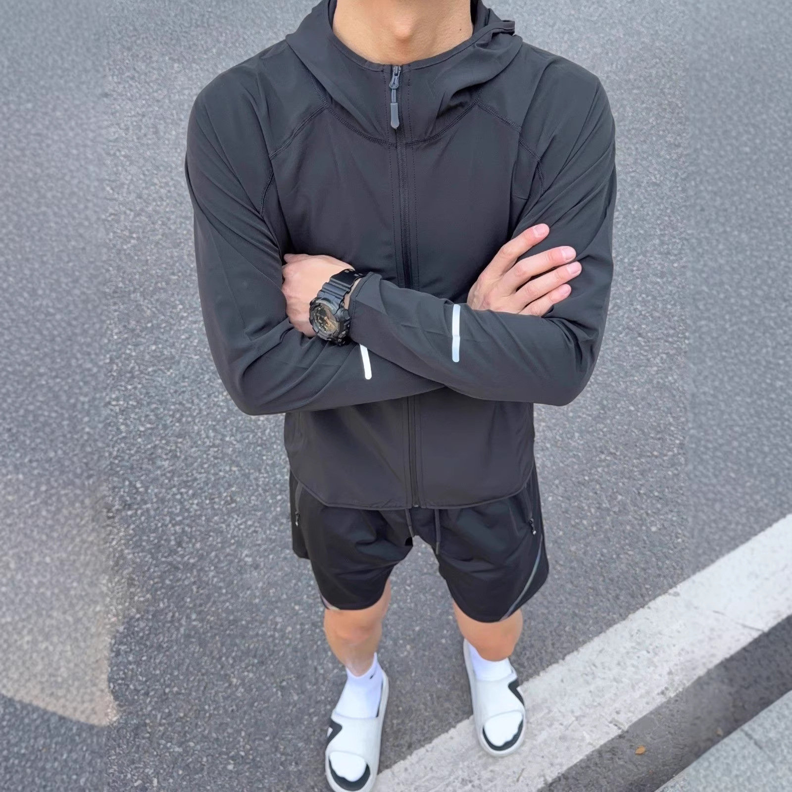 Lightweight windbreaker jacket for spring and autumn, long-sleeved zip-up hoodie, quick-drying outdoor windproof jacket for marathons and cycling.