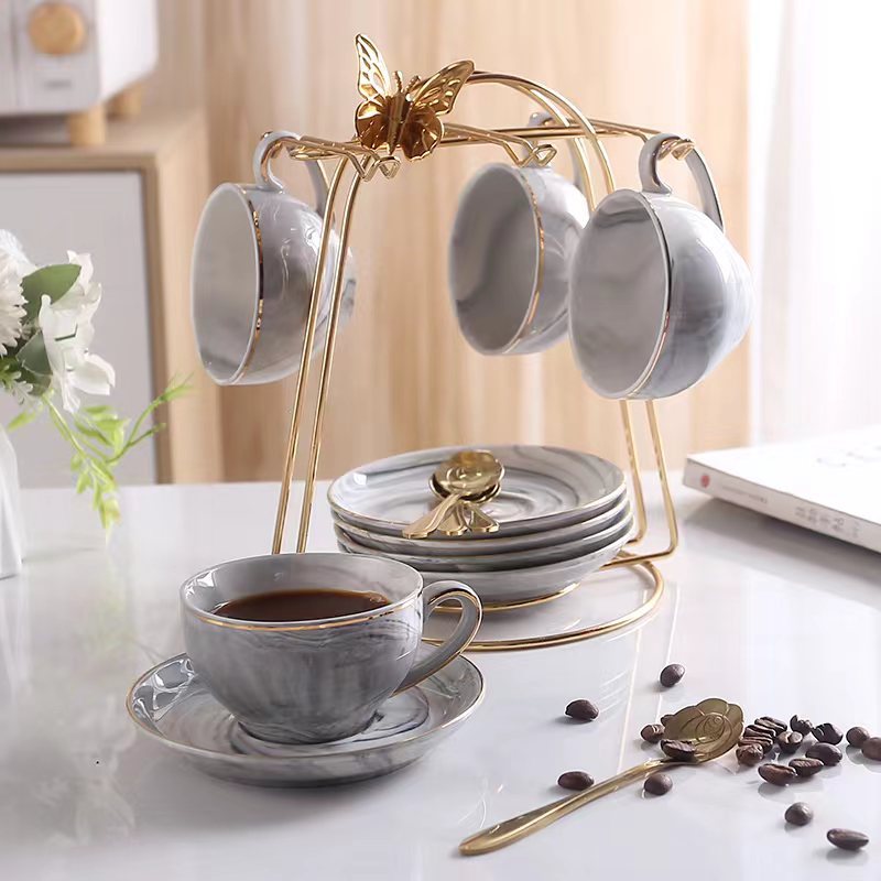 Luz de lujo taza de café traje de estilo europeo de alta apariencia taza y platillo taza de café de cerámica de alta gama exquisito juego de té de la tarde británica