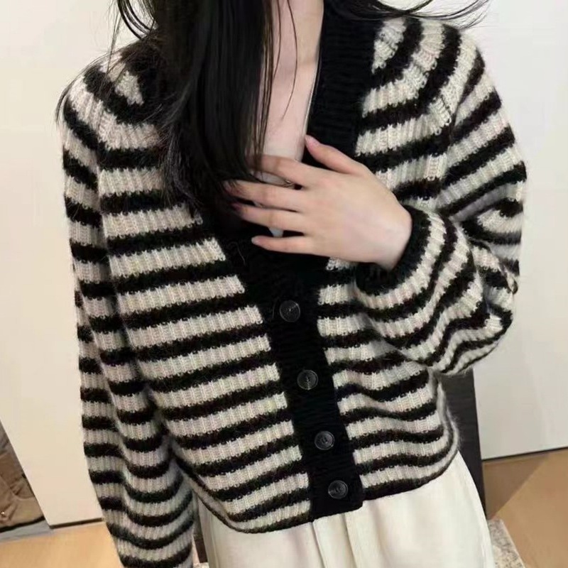 慵懒风复古红色条纹V领毛衣外套女冬季韩系软糯宽松针织开衫上衣|undefined