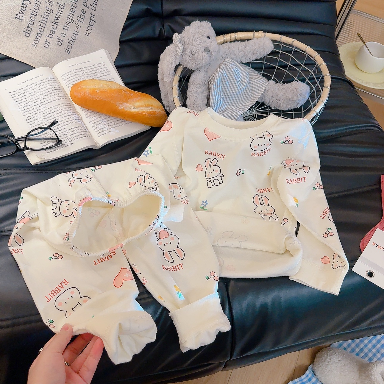 Baja interior de algodón para niños peinado molido chaqueta de otoño para niños y niñas pantalones de otoño impresión pijamas ropa de hogar ropa infantil al por mayor