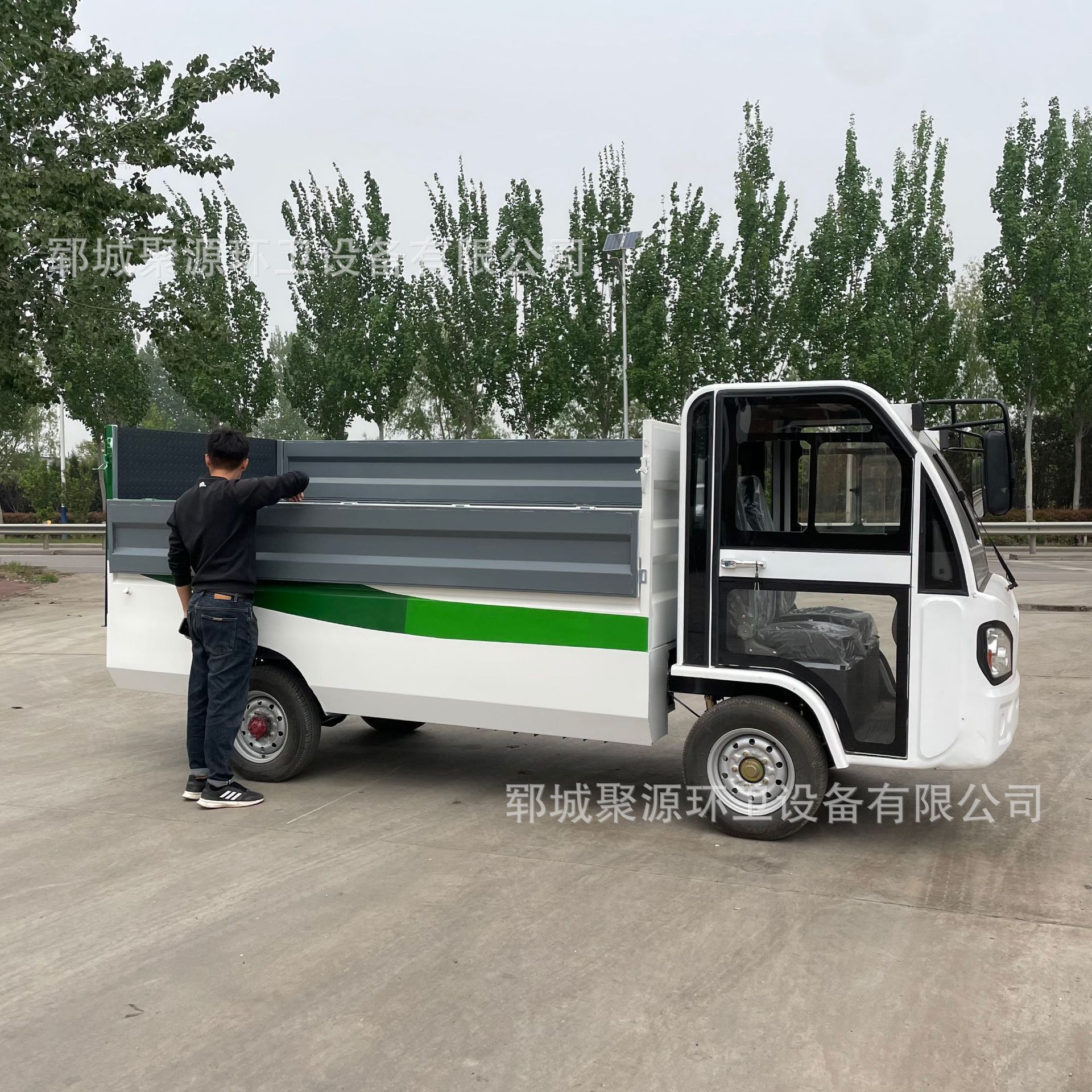 Sanitation Garbage Truck with 8 Fully Enclosed Electric Tailgate Bins, Manufacturer of New Energy Hydraulic Self-Unloading Trash Bin Collection Vehicle
