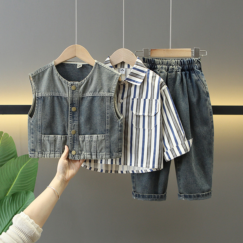 7765 traje de primavera para niños 2025 nuevo chaleco de mezclilla para niños de tres piezas ropa de trabajo de primavera y otoño para bebés