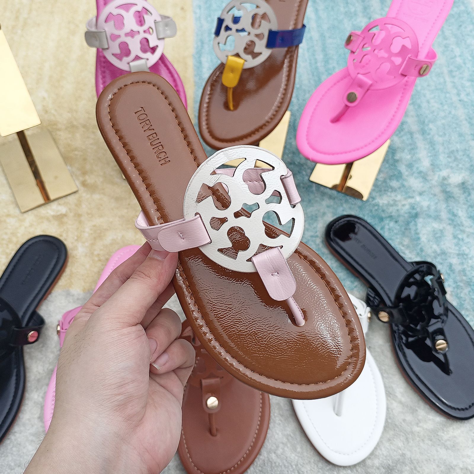 Comercio exterior TB casa 2026 diamante flip flops para mujeres de tamaño grande con un fondo plano doble T zapatillas frías fábrica al por mayor sandalias image 28