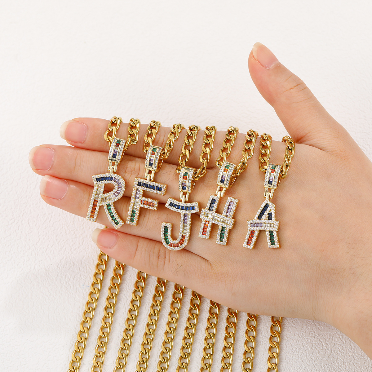 Cross-border hip hop cobre chapado en oro real micro incrustaciones circonio 26 letras inglesas collar colgante cadena de clavícula joyería mujer