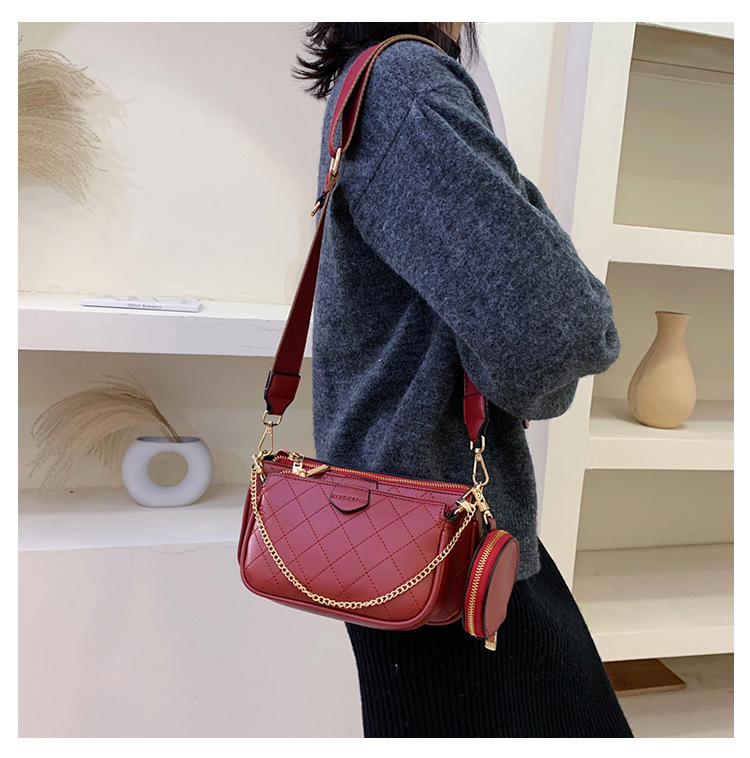 Fashion Three-in-one Chain Shoulder Messenger Small Square Bag Wholesale display picture 1
