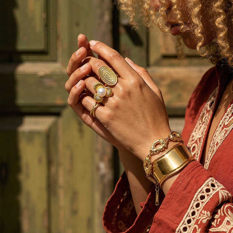 Tina Europa y los Estados Unidos no se desvanecen en el transfronterizo joyas de mano lujosas francesas de alto nivel 18 quilates de oro disco abierto anillo de nicho