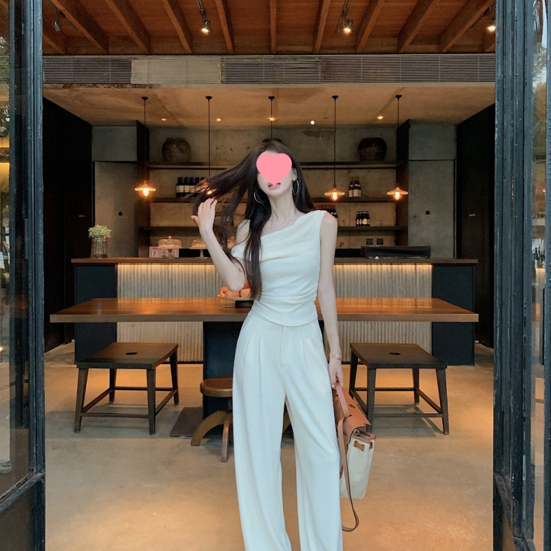 Qiu Rou Stylish White Suit for Women, New Summer Style, Off-Shoulder Slim-Fit Waist-Cinching T-Shirt, Slimming Wide-Leg Pants