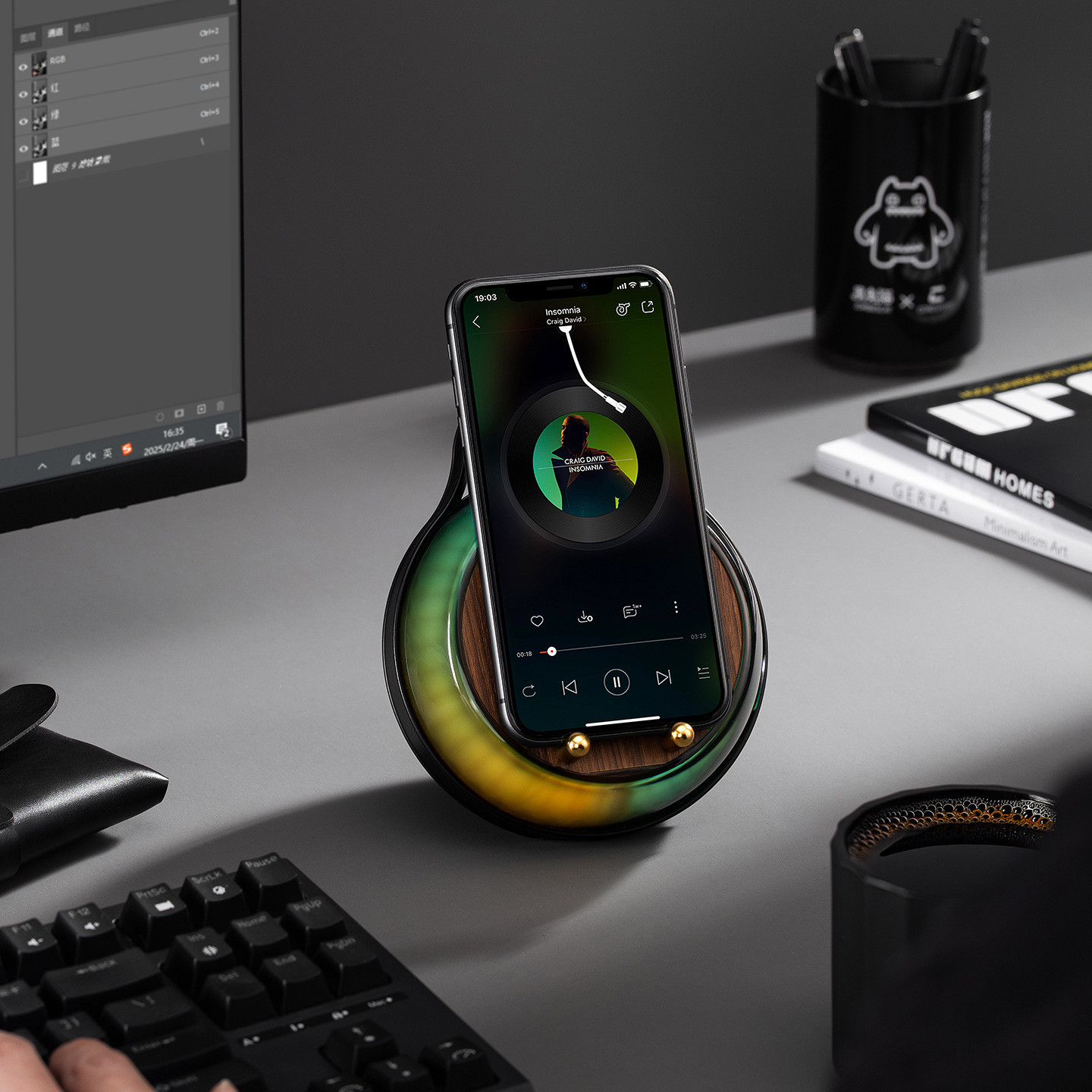 Induction Speaker Bluetooth Speaker Rgb Colorful Light Effect Mobile Phone Holder Portable High-Fidelity Desktop Mini Speaker