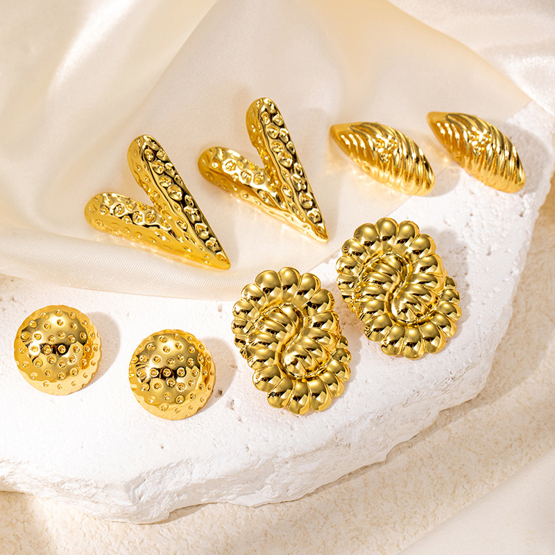 6g Weight 0.03µm Gold Plating Thickness Electroplated Gold Plating Process 201 Stainless Steel Ear Needle Material Golden Plated Plating Material Ear Studs Classification 1 Pair Quantity Daily Occasion 201 Stainless Steel Material Letter, Leaves, Heart Shape Pattern Women's Gender Elegant Style Plating Craft Titanium Steel Letter Leaves Heart Shape Elegant Ear Studs For Women's 7