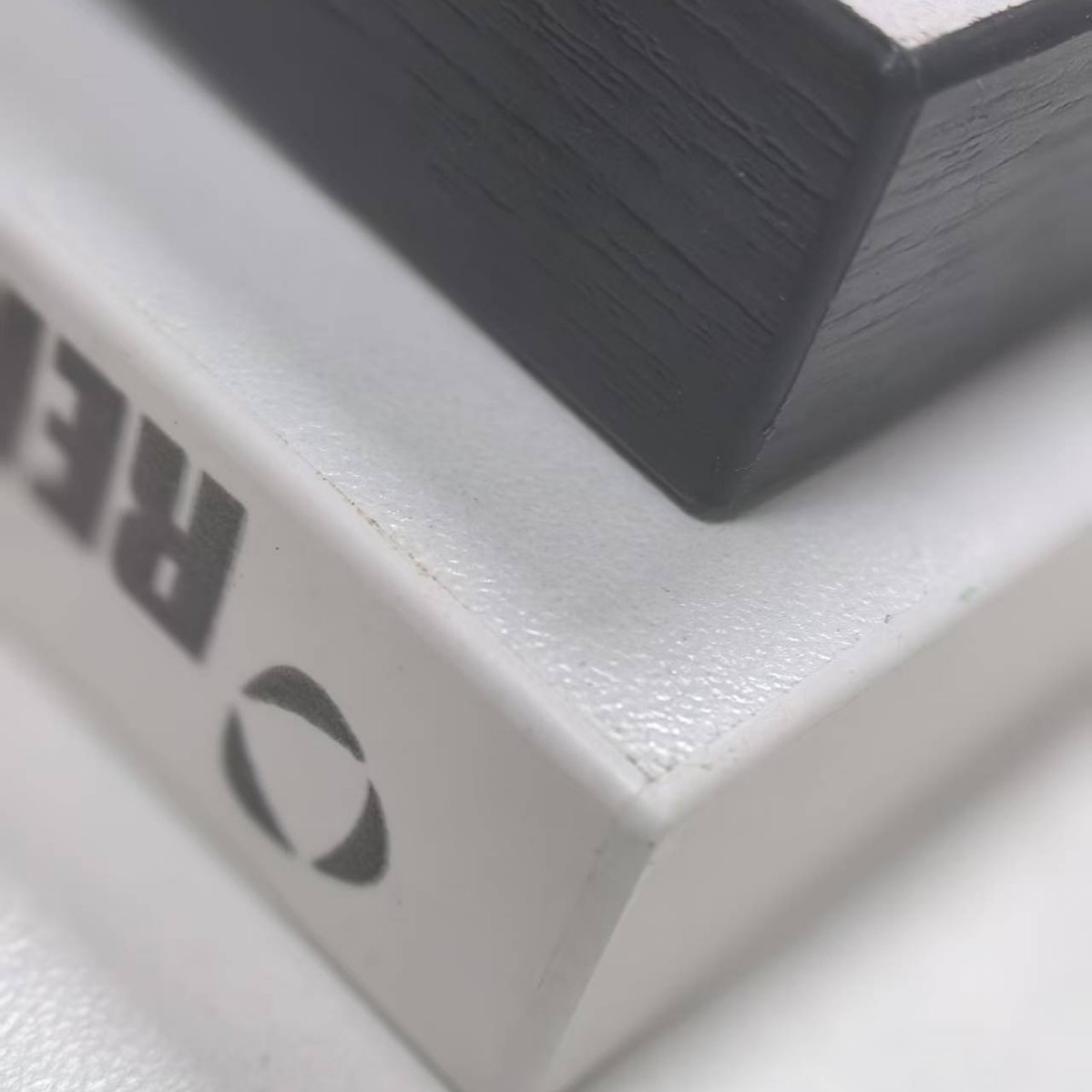 厂家直销激光封边胶 背涂胶 ABS封边条背胶 黑色封边24焦都不冒烟