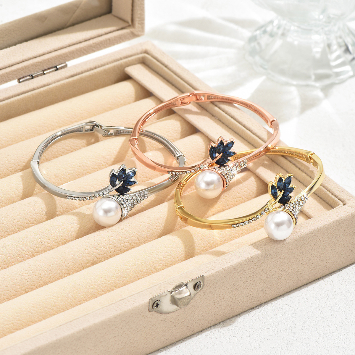 Europa y los Estados Unidos de venta caliente irregular y asimétrica serie de fabricantes de pulseras de diamantes de perlas venta directa al por mayor joyas de mano para mujeres image 5