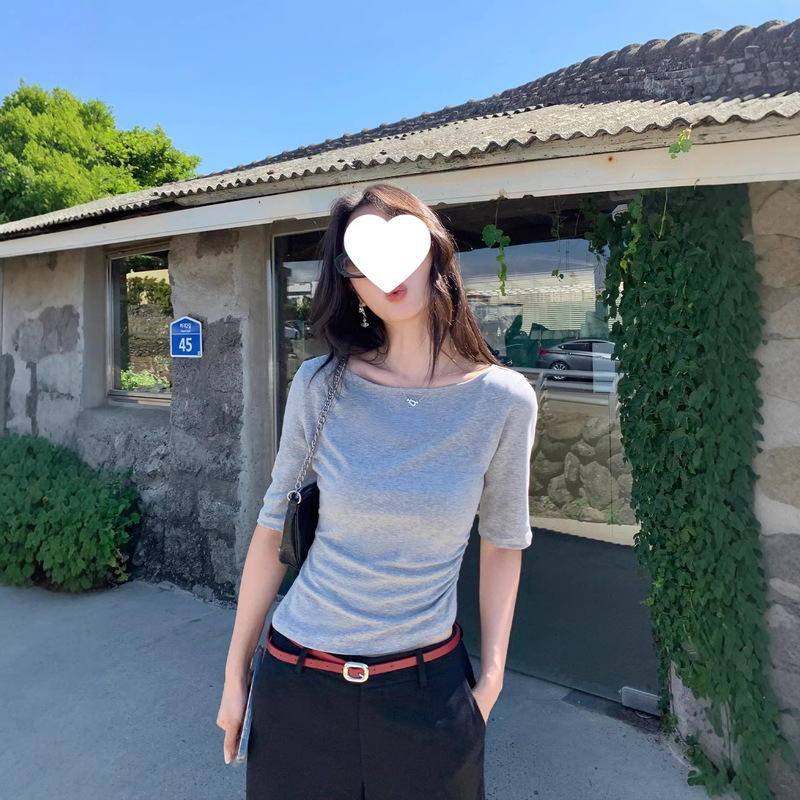 Pusume Paper-Thin Tee Boat Neck Mid-Sleeve T-Shirt for Women with Design Sense, Ruched Slim Fit Half-Sleeve Knitted Top