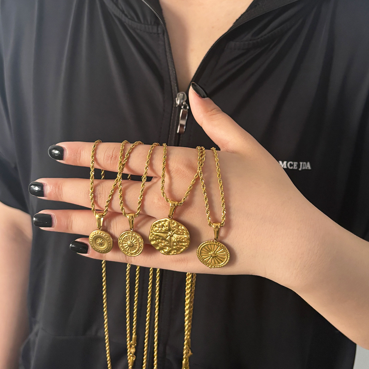 2025 Sunflower Pendant Necklace Accessories Light Luxury High-End Feel For Women And Men Summer Sweet Cool Hot Girl_voghion.com