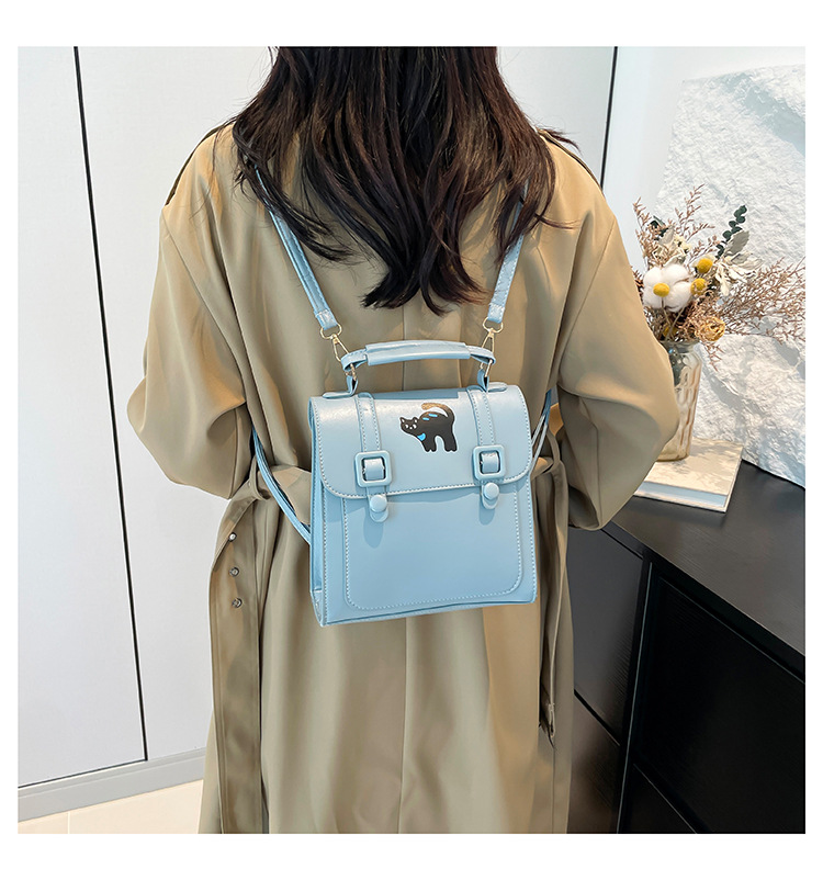 A new 2024 French retro backpack for women, a trendy and versatile single-shoulder bag with a large capacity for commuting undefined