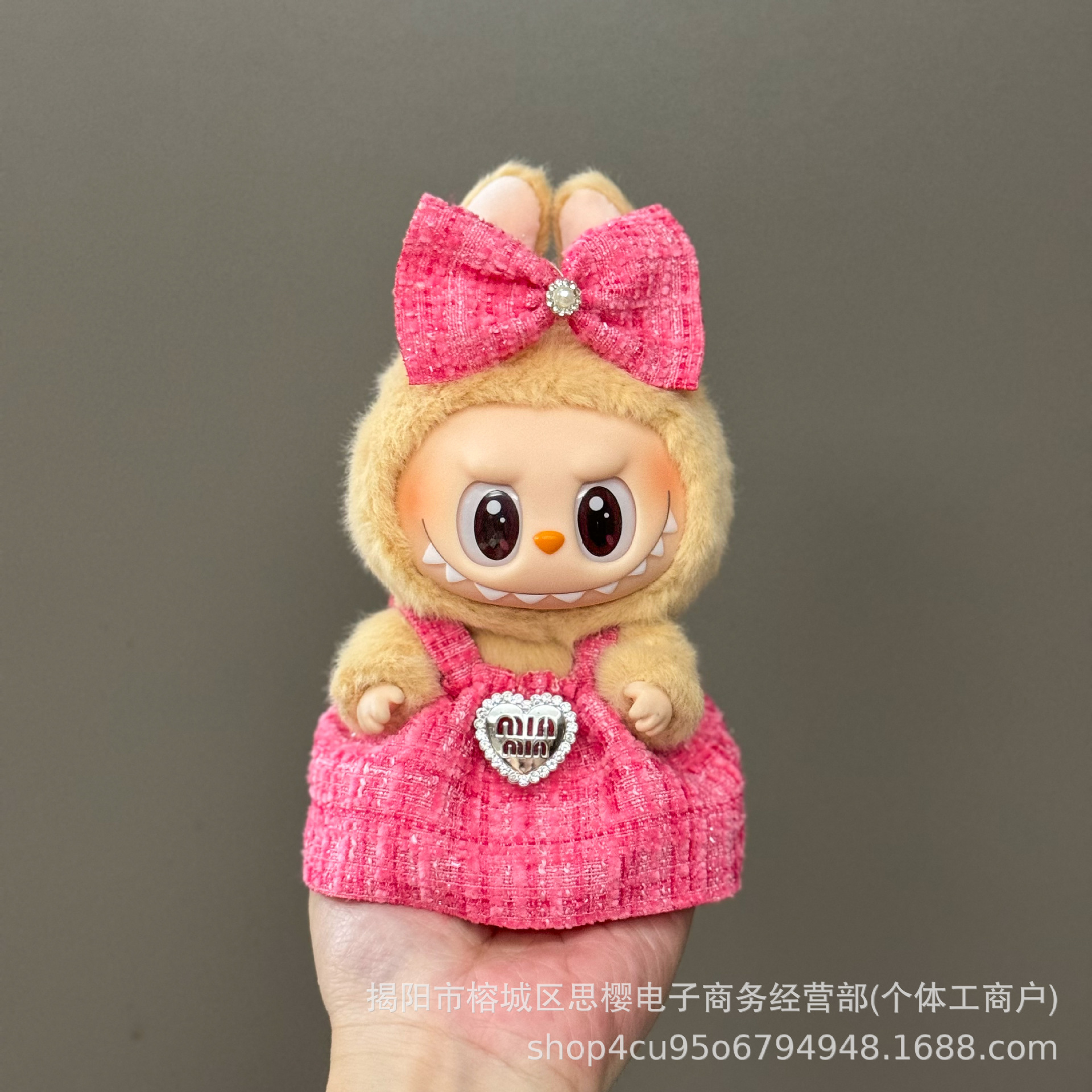 Solo la ropa es adecuada para la ropa de bebé Rabubu de 123 generaciones Labubu ropa colgante de 17cm muñeca traje de felpa falda