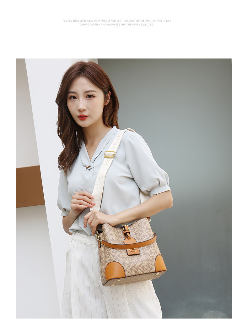 2023 Autumn New Live Broadcast Good Style Printed Large Capacity Bucket Bag Women's PU Contrast Color Wide Shoulder Strap Crossbody Bag_voghion.com