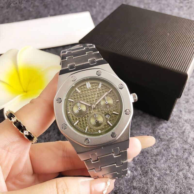 Luxurious Silver Men's Watch, Green Dial Chronograph, Steel Band Quartz Watch, Business Commuter Fashion Men's Accessory Watch Luxurious Silver Men's Watch, Green Dial Chronograph, Steel Band Quartz Watch, Business Commuter Fashion Men's Accessory Watch