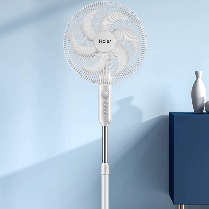 Haier พัดลมไฟฟ้าพัดลมพื้นหน้าสั่นสำหรับใช้ในครัวเรือนพัดลมไฟฟ้าแนวตั้ง