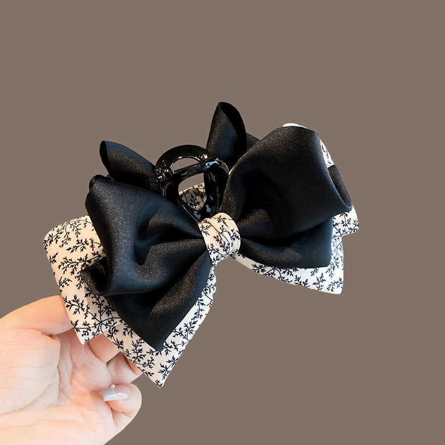 4420 Bow Tie Clip-Black and White