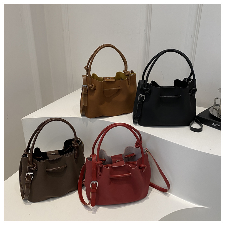 225g Weight Polyester Lining Material Sewing Thread Fashion Element Zipper, Magnetic Buckle Closure Type Top Handle Strap Type Handbag Bags Type Daily Occasion Pu Leather Material Solid Color Pattern All Seasons Season Women's Gender Classic Style Style Bucket Shape Medium Size Women's Medium Pu Leather Solid Color Classic Style Sewing Thread Bucket Zipper Magnetic Buckle Handbag 13