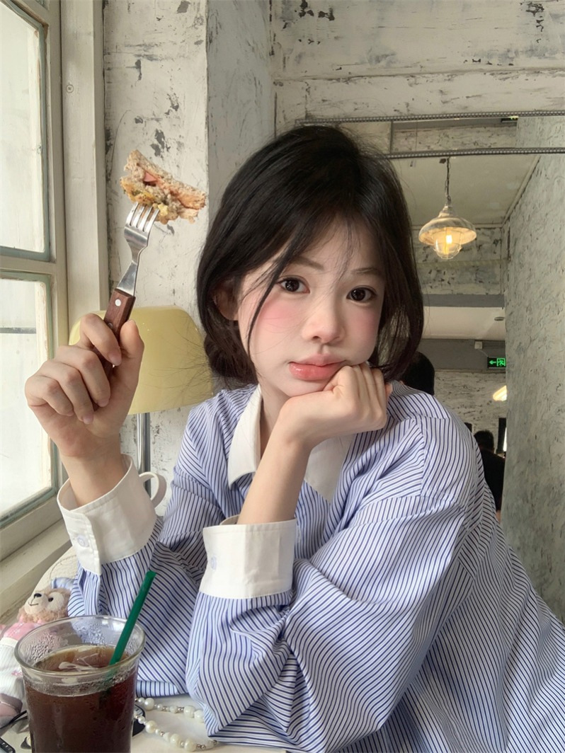 蓝白条纹蝴蝶结刺绣撞色衬衫女2025新款小众设计高级感宽松衬衣