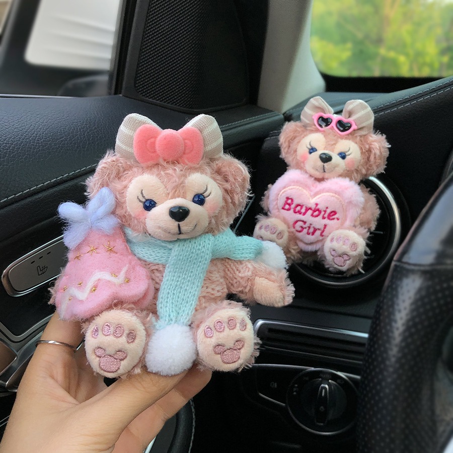 2025 nuevo coche muñeca oso de felpa Tamiflu coche aromaterapia de salida de aire decoración interior accesorios de coche decoración mujer