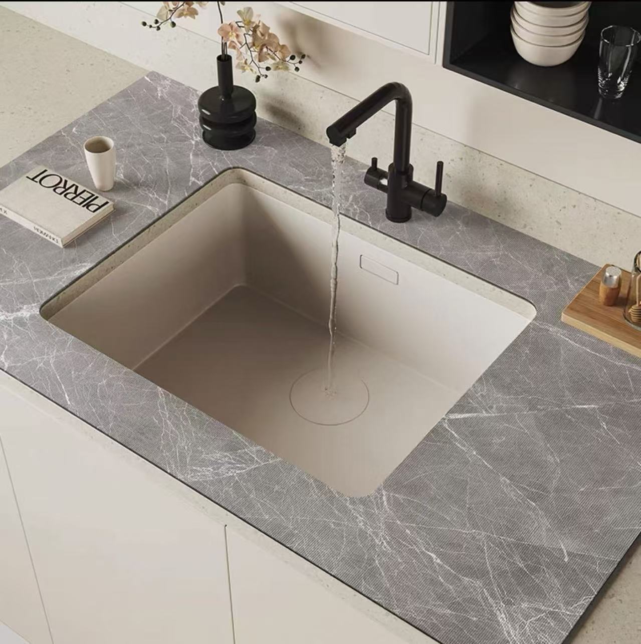 회색 대리석 균열