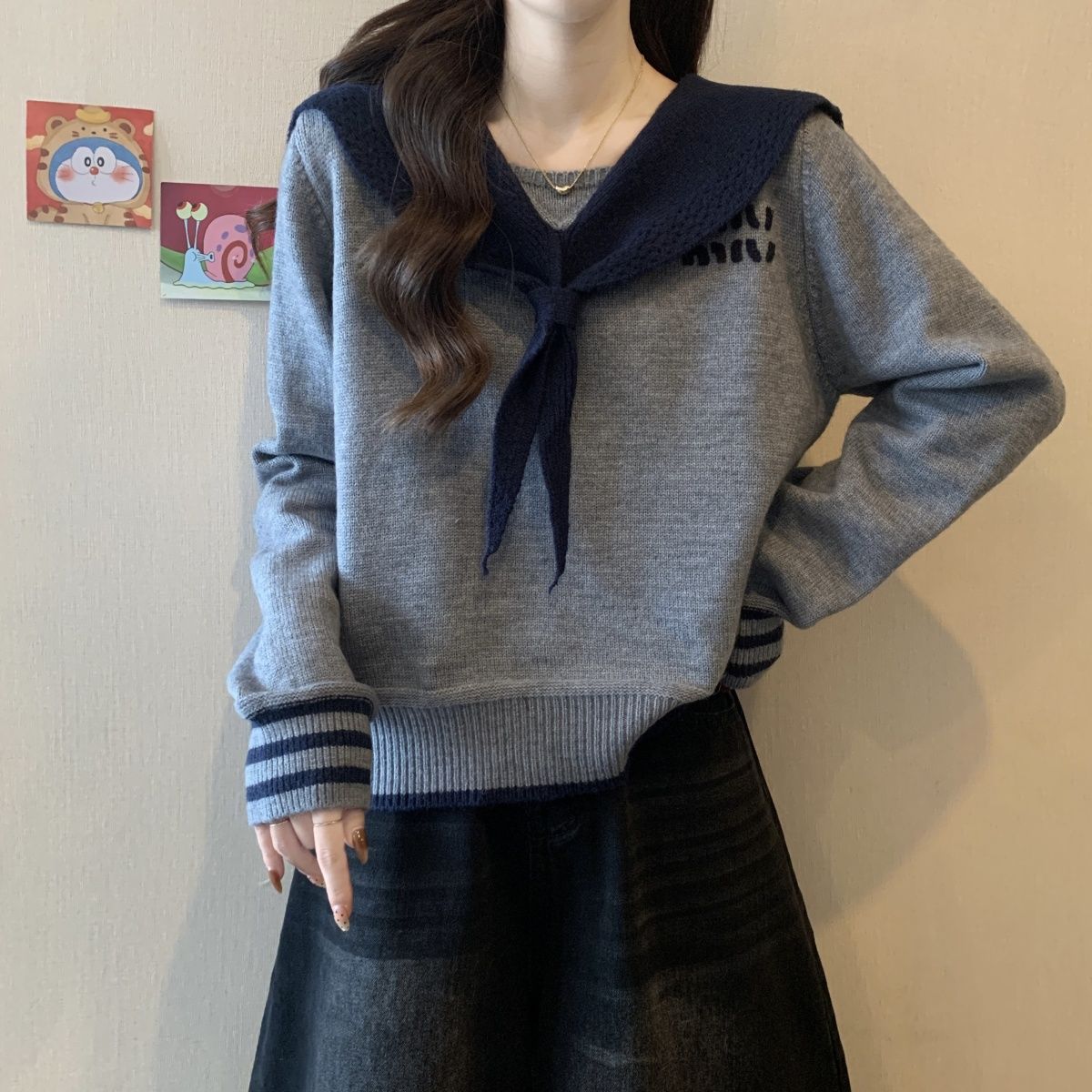 스웨터 여성의 2024 새로운 겨울 자수 편지 색상 분할 네이비 칼라 니트 스웨터 디자인 센스 칼리지 스타일 긴 소매