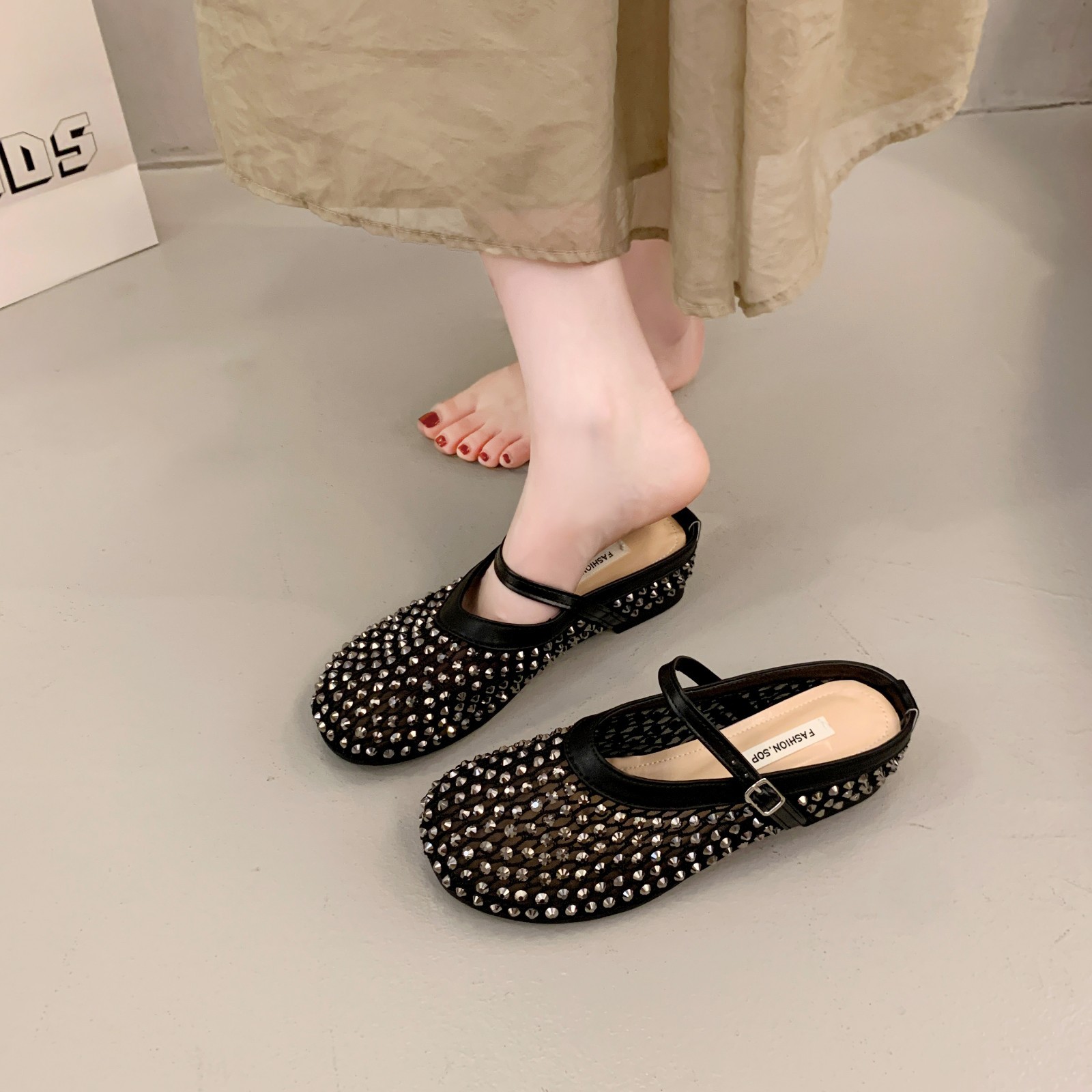 Fishing net with hidden heel