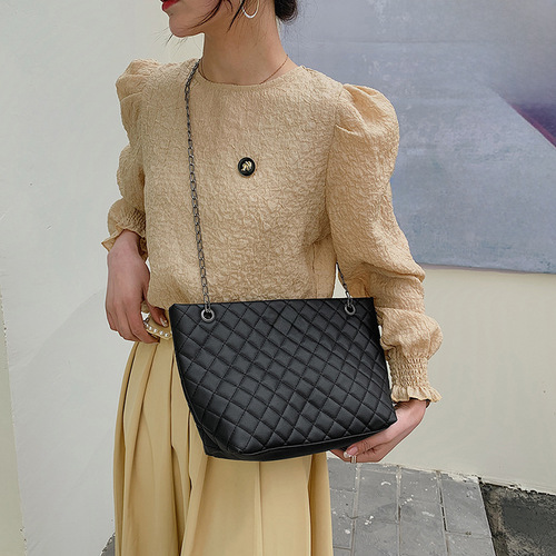 Cross-border women's handbag  new simple and fashionable large capacity herringbone single shoulder bag Chanel-style women's crossbody tote bag