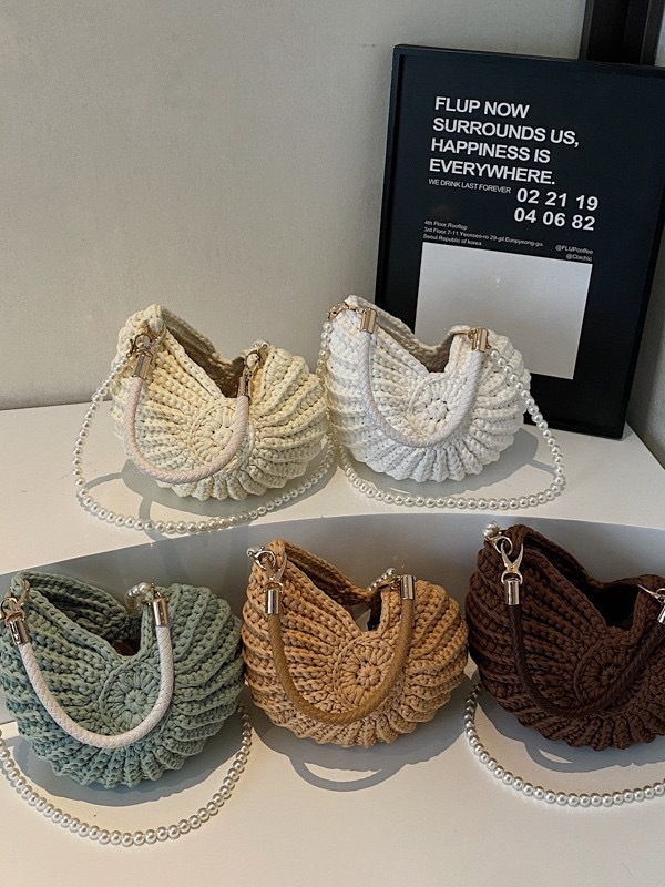 Tasche mit geflochtenem Muster