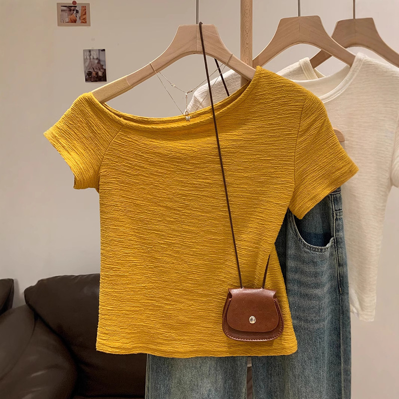 Hot Girl Yellow Short-Sleeved Design Slanted Shoulder T-Shirt Asymmetrical New Summer Slimming Look Chic and Beautiful Top Trend Hot Girl Yellow Short-Sleeved Design Slanted Shoulder T-Shirt Asymmetrical New Summer Slimming Look Chic and Beautiful Top Trend