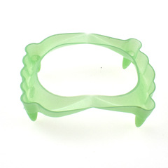 Prank toys for April Fool's Day, Halloween props and supplies, ghostly vampire glow-in-the-dark false teeth, frightening toys
