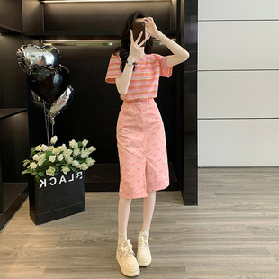 ���ս^����ƤС���bŮ�p�g���l�y�������·�ɫ�_��ţ��ȹ�ɼ���
