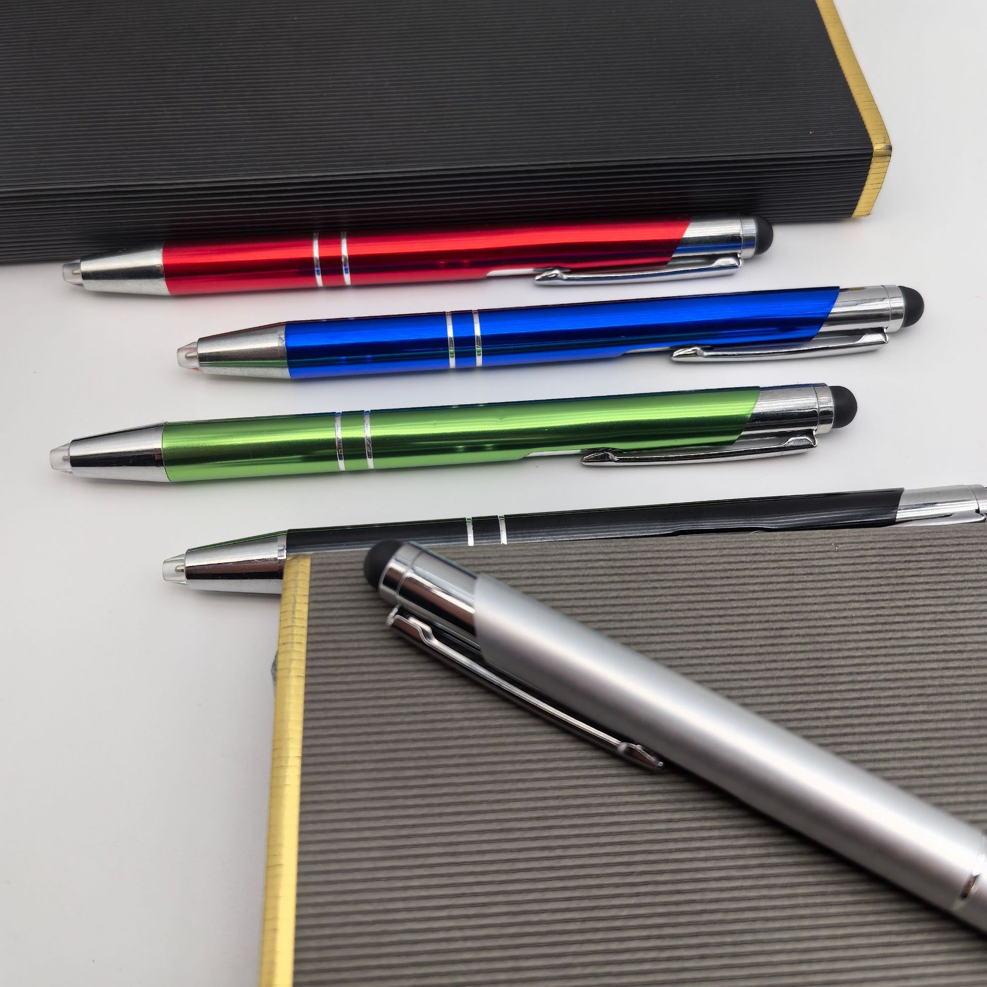 Presione lápiz de punta de lápiz multifuncional lápiz de publicidad de metal lápiz táctil creativo lápiz láser LED lápiz de punta de lápiz