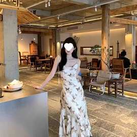 【内里+拉链】2024年新款吊带连衣裙女收腰不规则蝴蝶印花鱼尾裙