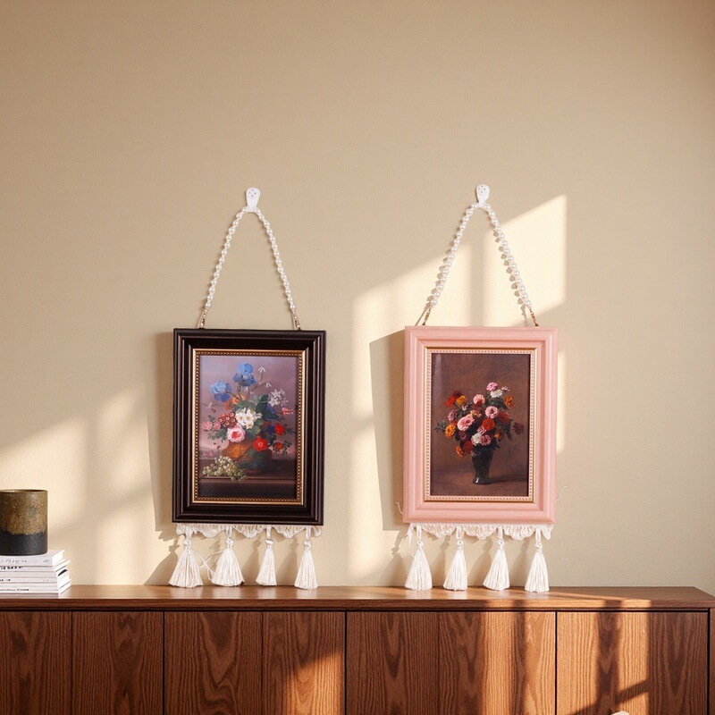 French Retro-Style Bead Chain Wall Hanging Picture Frame Background Wall Decoration Painting for Dining Room, Bedroom, Bedside Soft Decoration Photo Frame Display