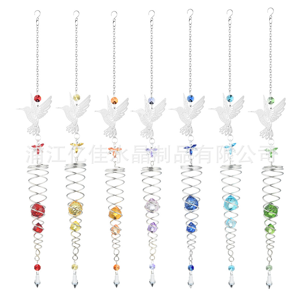 Nuevos productos transfronterizos ventanas colgantes jardín decoración de hierro forjado espiral siete colores colibríes cristal sol atrapador colgante campana de viento