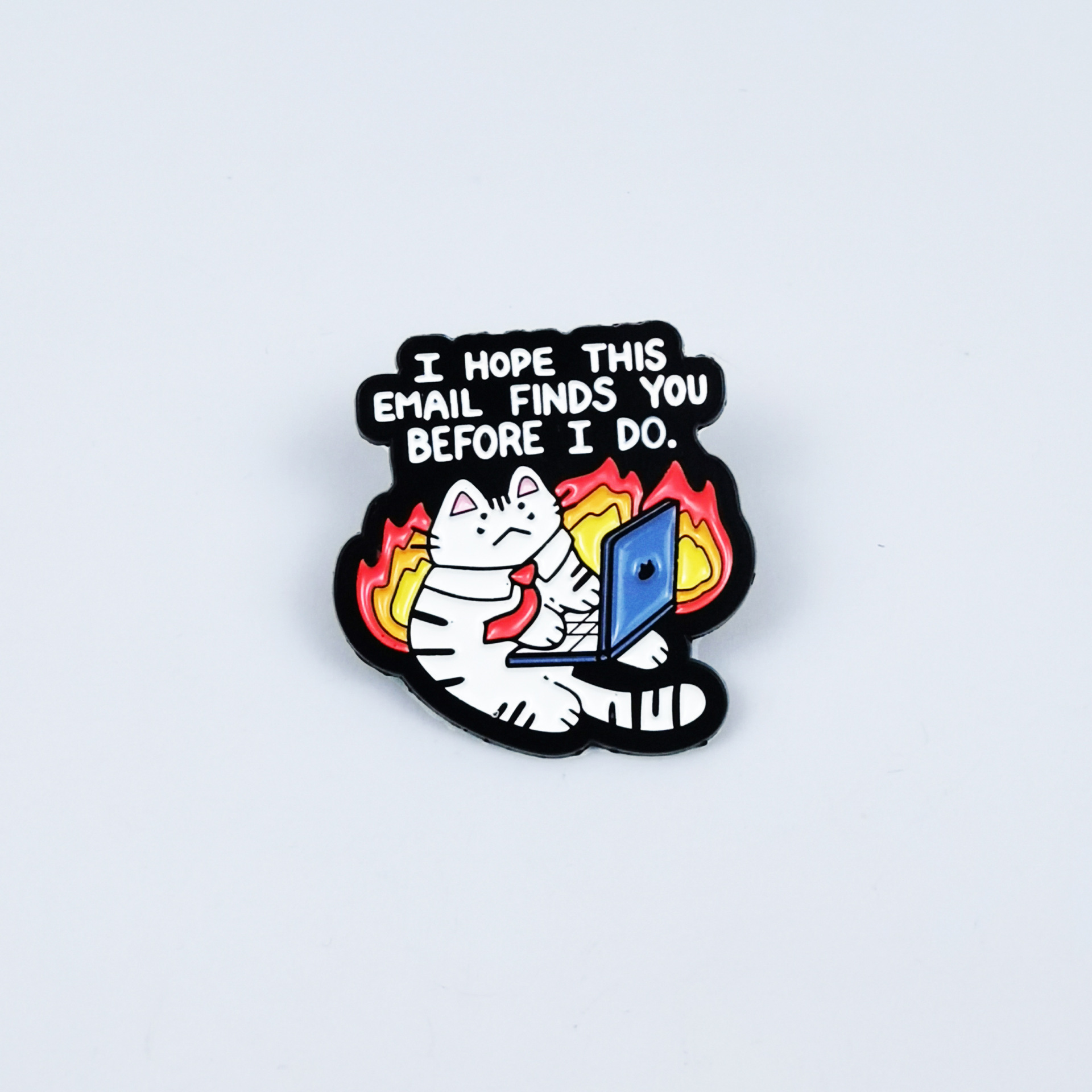 Broches creativos con letras inglesas de dibujos animados, insignias metálicas con forma de animales y accesorios decorativos personalizados para mochilas.