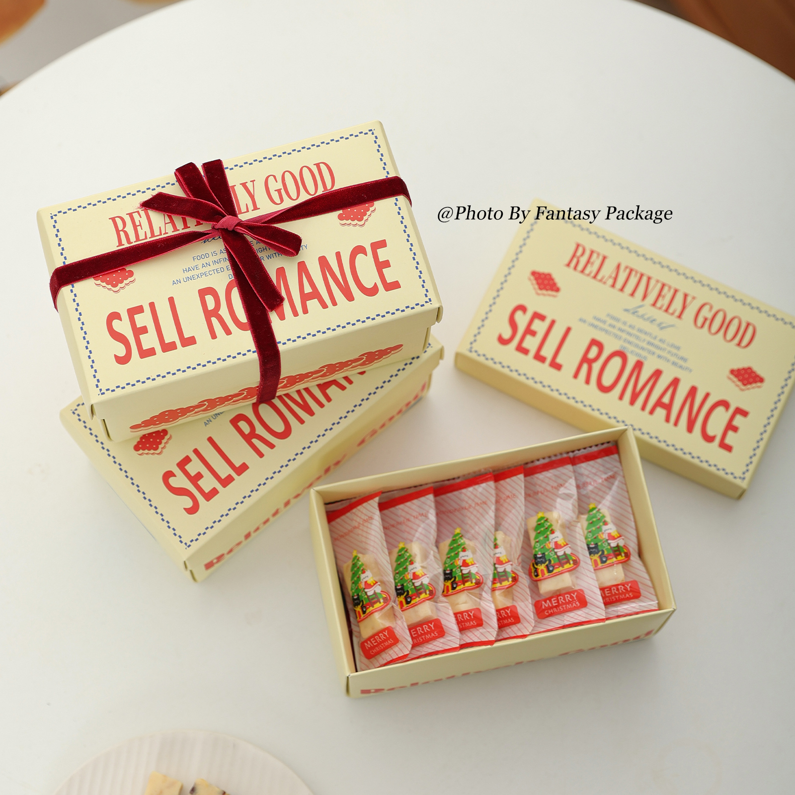 Caja de galletas de nougat, dulces, queso tostado, slicer, fernán, madeline, piña, crisp de nieve, Navidad