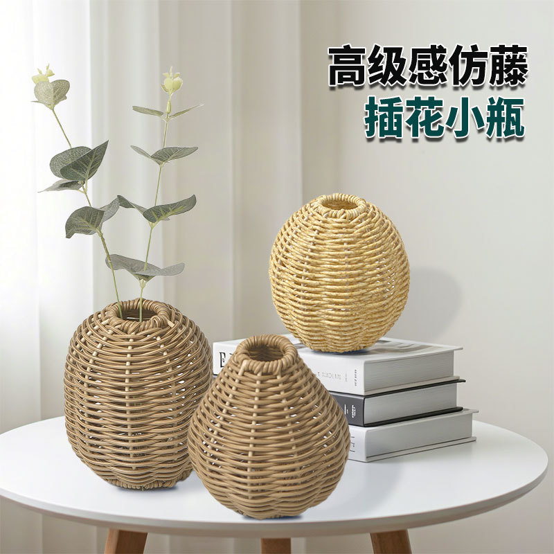 Jarrón tejido a mano Arreglo floral Sentimiento avanzado Imitación de ratán Arreglo floral Jarrón pequeño Decoración creativa Jarrón de decoración del hogar